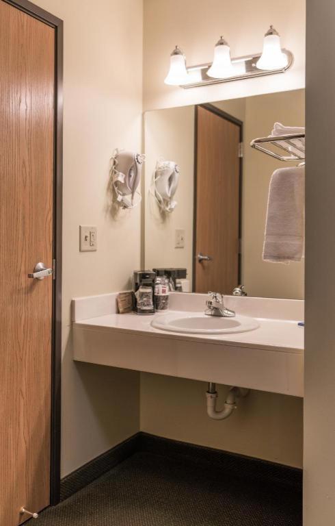 Supertel Inn And Conference Center Creston Екстериор снимка