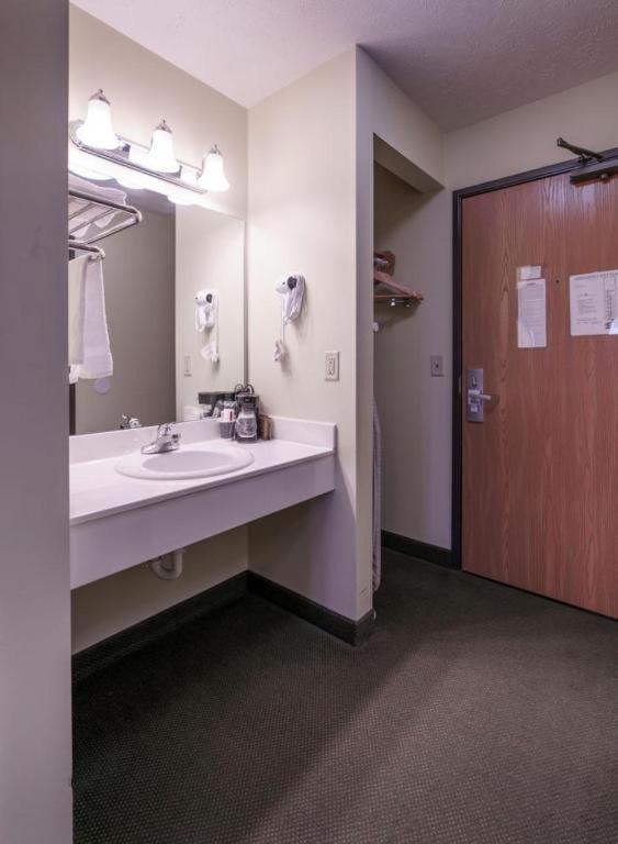 Supertel Inn And Conference Center Creston Екстериор снимка